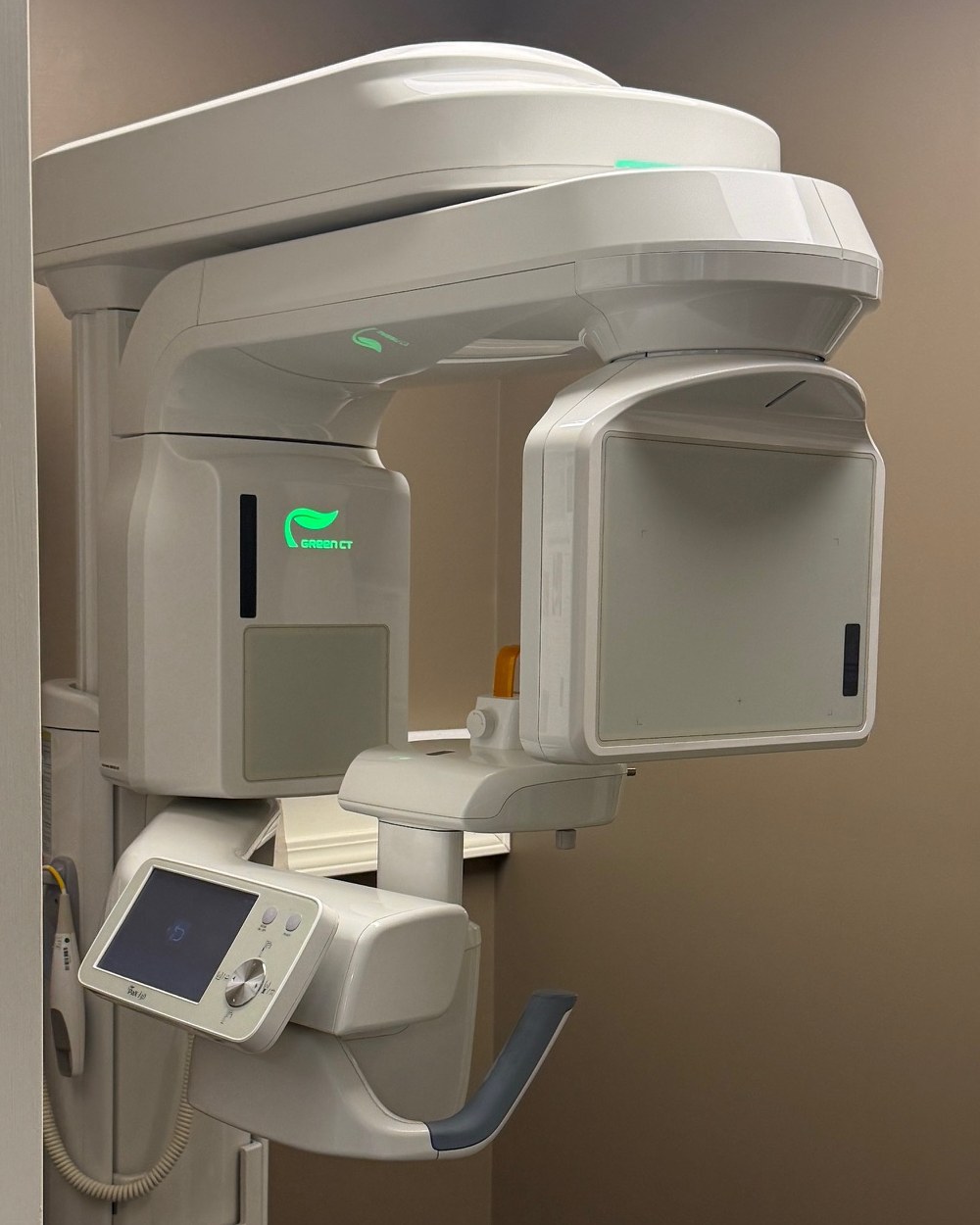 3D cone beam CT scanner used for implant planning